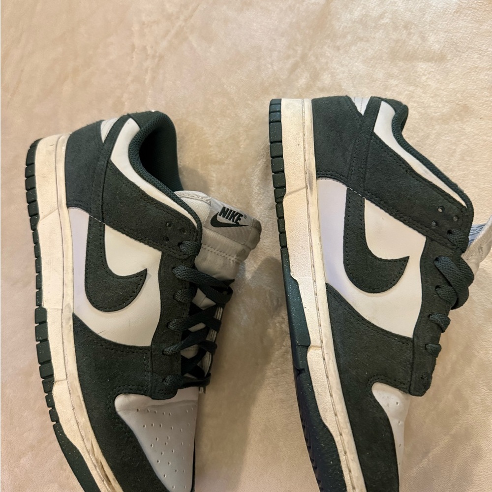 Nike Women's Dark Green & White Sneakers – Size 9 – EUC / Excellent Cond